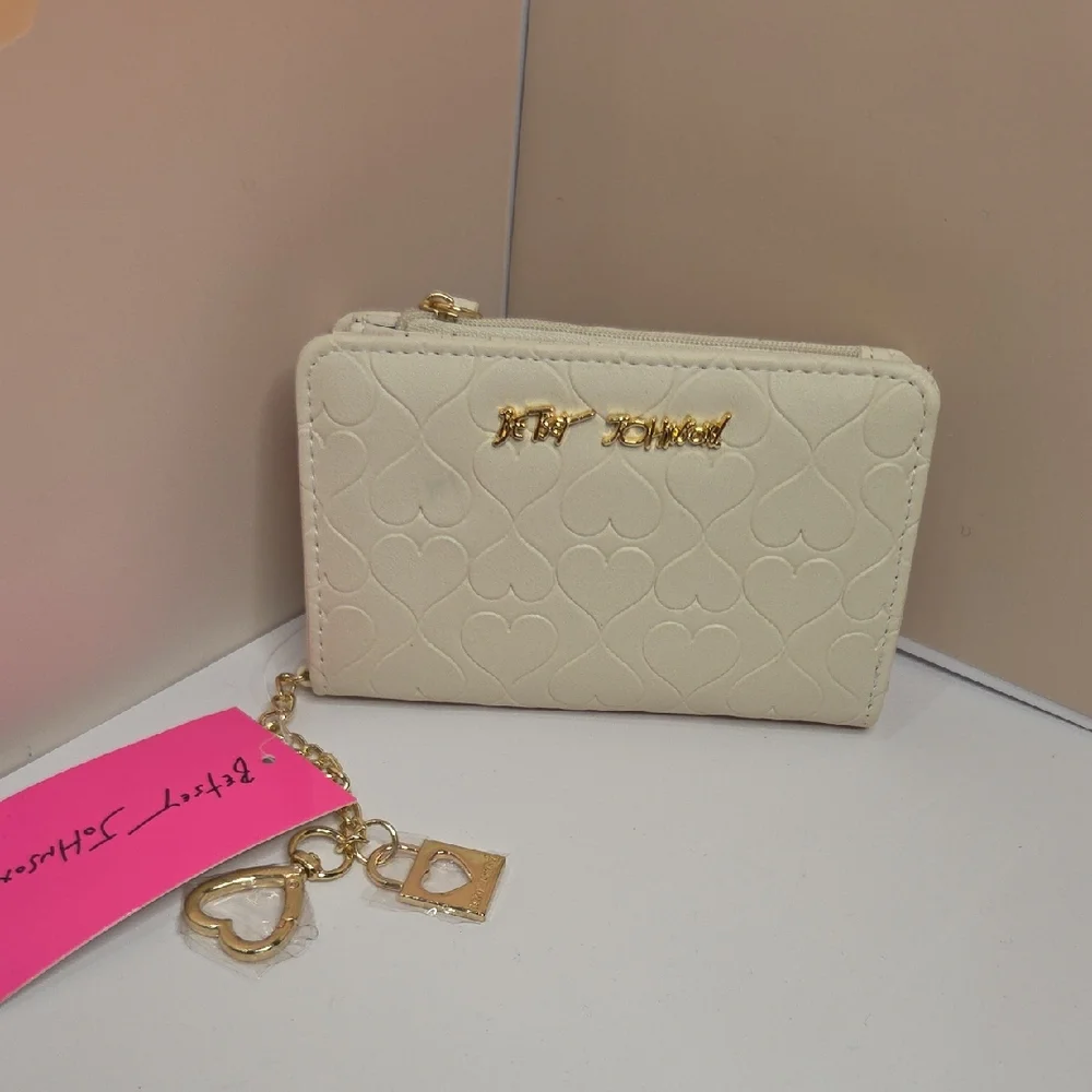🤍▪️Betsey Johnson ▪️chalk  Quilted Heart Zip Trifold Wallet XOKAYRA